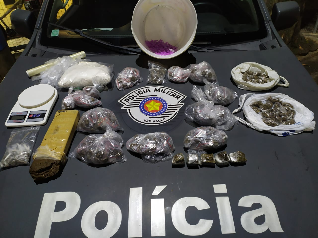 Jovem é preso com três quilos de cocaína e maconha no Vila Bela, em Taubaté Divulgação/Polícia Militar