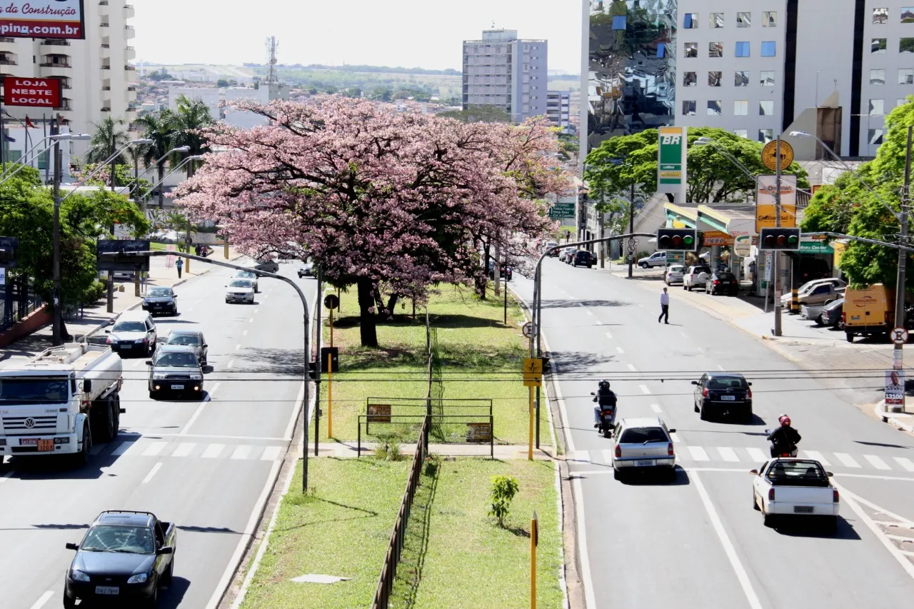 Sessão de homenagens na cidade de Bauru