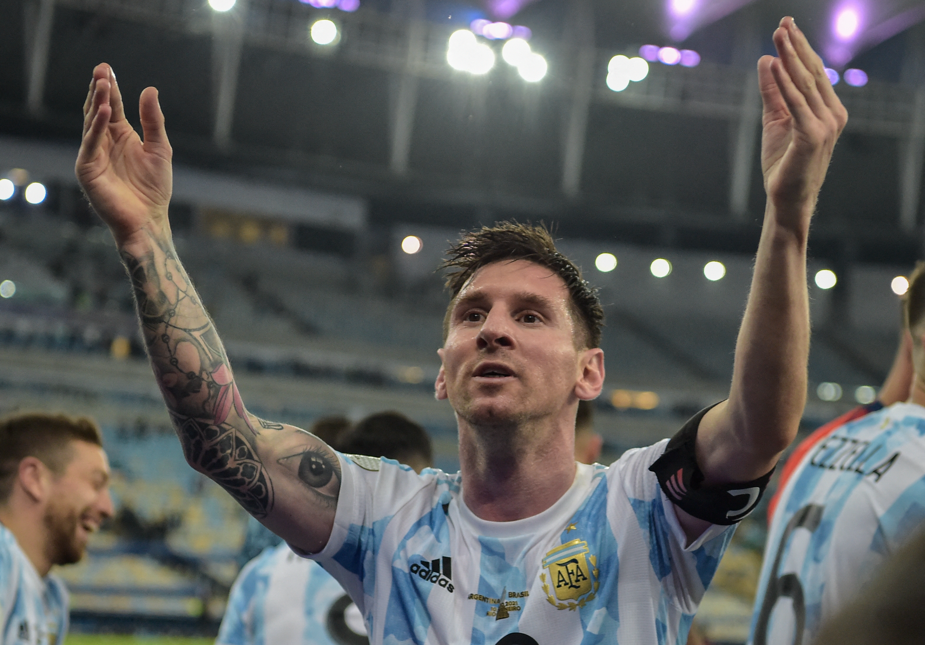 Messi comemora com Di Maria o gol que deu o título para a Argentina Copa América