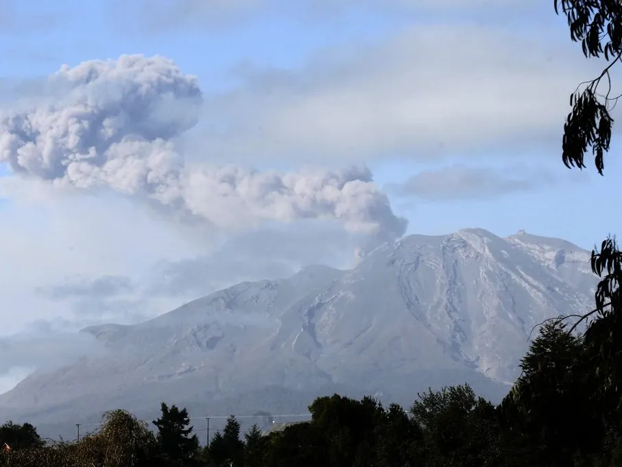 erupção levou a retirada de 5 mil pessoas, entre moradores e turistas.