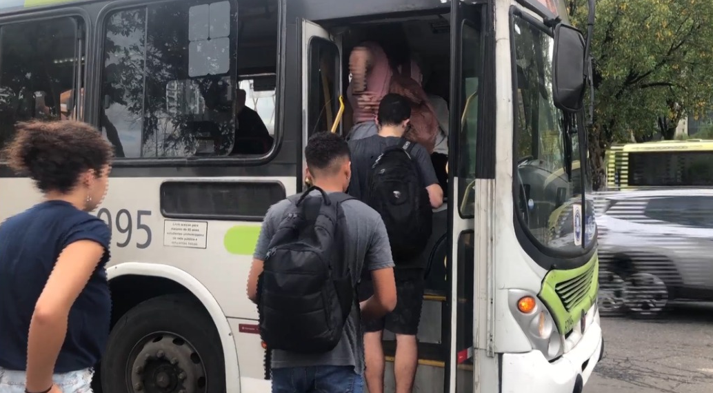 Vários ônibus do Rio estão com problemas nos aparelhos de ar Reprodução/TV Band