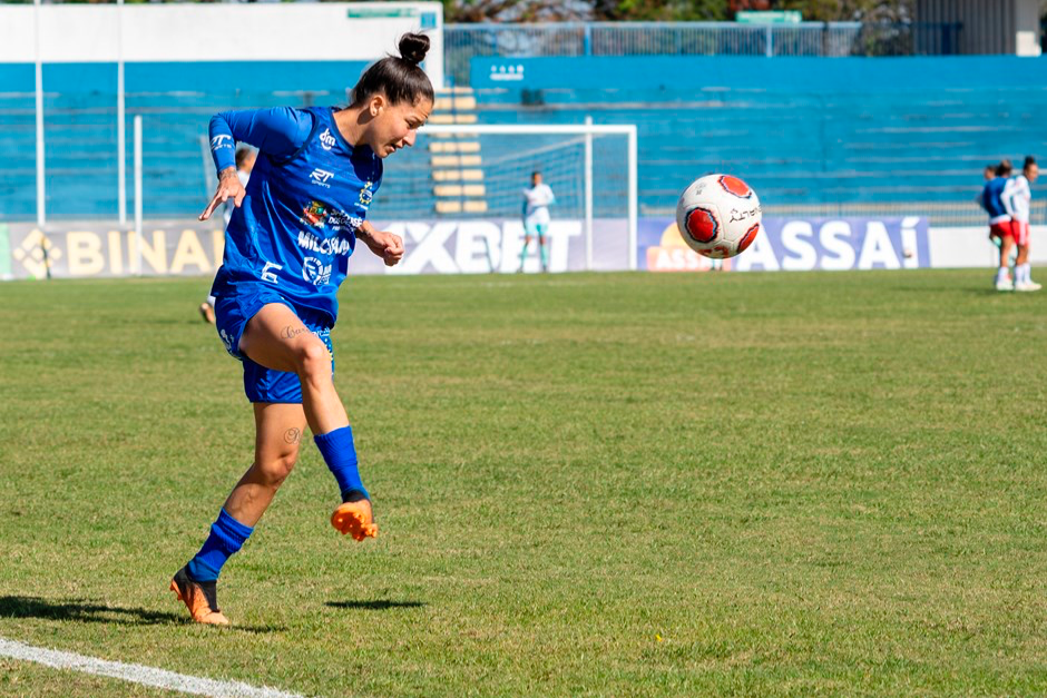 A lateral esquerda Juju durante treino da equipe do São José Divulgação/ PMSJC