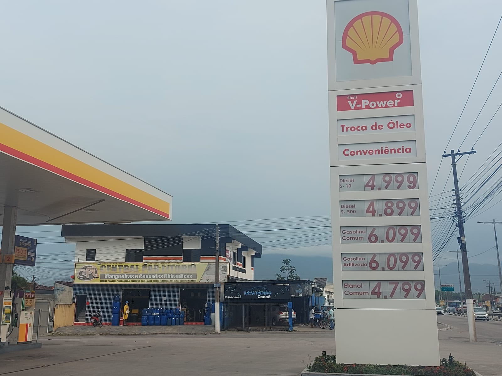 Preço da gasolina chegou a R$ 6,099, com aumento de R$ 0,30 em apenas um dia Conrado Balut/Band Vale Litoral