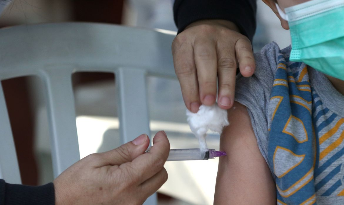 Cidade do Rio suspende vacinação infantil contra covid-19 por falta de doses Tânia Rêgo/Agência Brasil