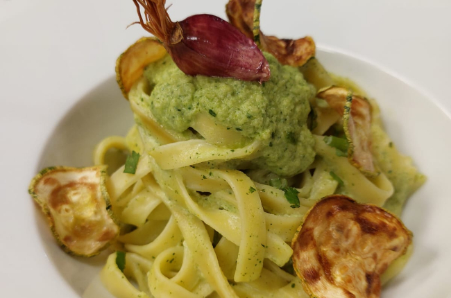 Fettuccine ao molho de abobrinha e espinafre | Band Receitas