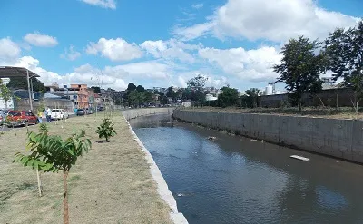 O Rio Acari dá nome ao bairro em que ocorreu a chacina