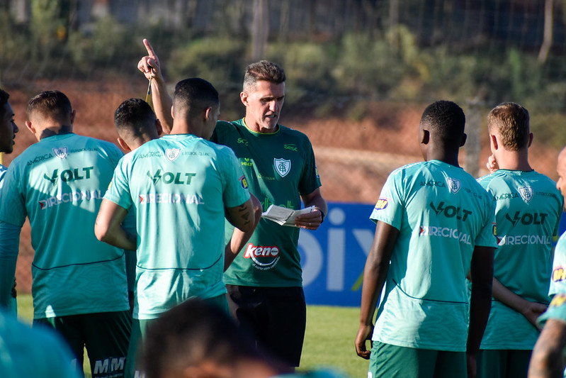  Técnico Vagner Mancini durante treino do América nesta terça-feira (14) João Zebral / América