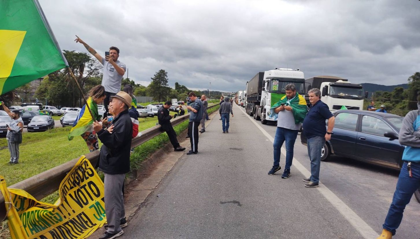 Bloqueio na Rodovia Dom Pedro I, em trecho de Atibaia Divulgação