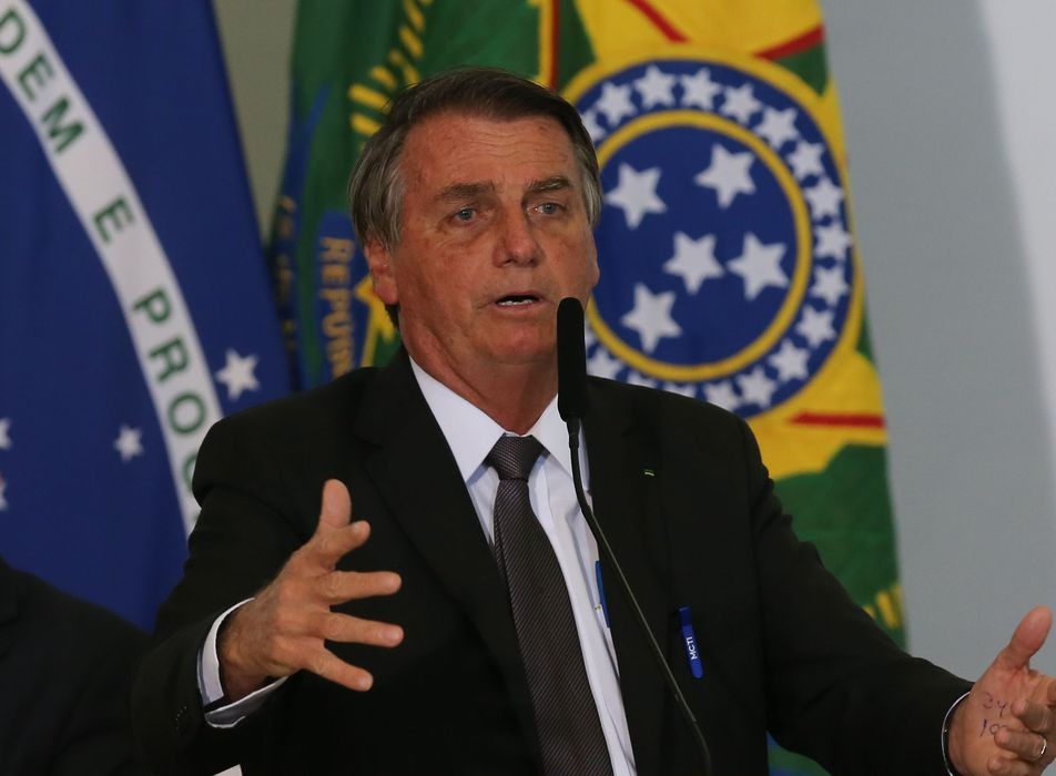 Bolsonaro procurou atendimento médico após sentir dores abdominais na madrugada da última quarta-feira (14) Foto: Fabio Rodrigues/Agência Brasil