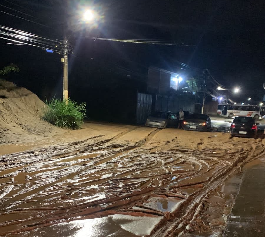 Na Avenida Presidente Kennedy foram registrados deslizamentos de terra Divulgação