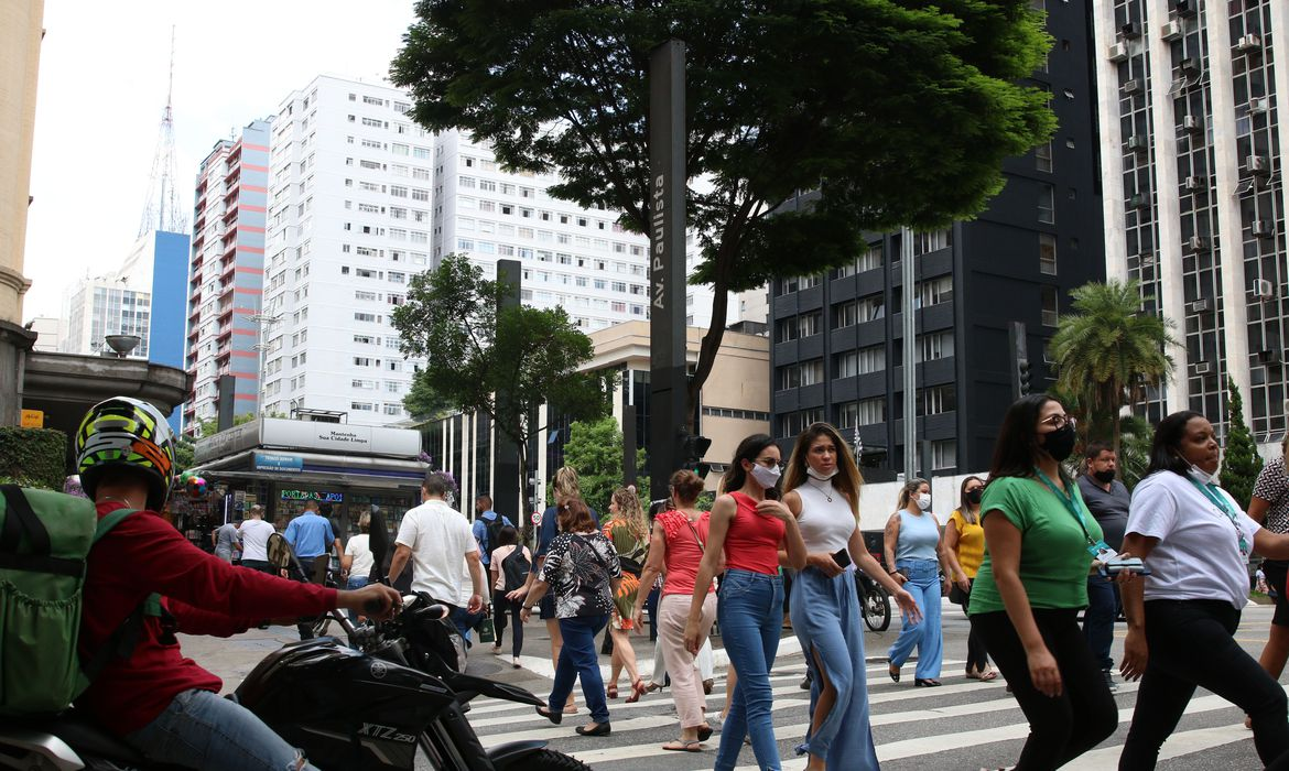 A Fiocruz alerta que as boas notícias não significam o fim da pandemia Foto: Rovena Rosa/Agência Brasil