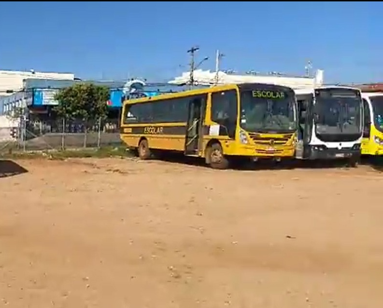 Painéis elétricos de nove ônibus escolares foram furtados durante este final de semana Reprodução