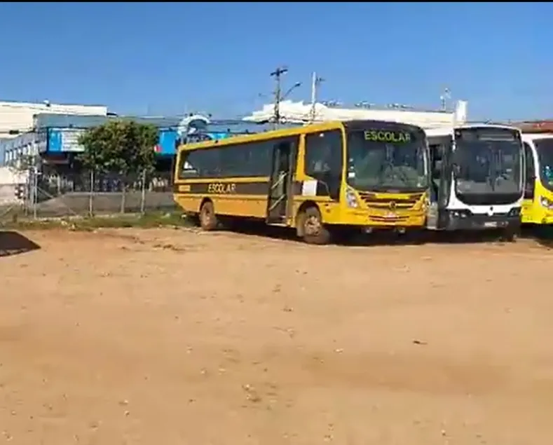 Painéis elétricos de nove ônibus escolares foram furtados durante este final de semana