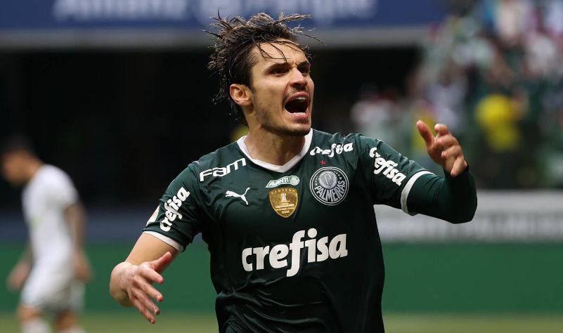 Palmeiras faz 3 no Goiás, vence fácil e amplia vantagem na liderança