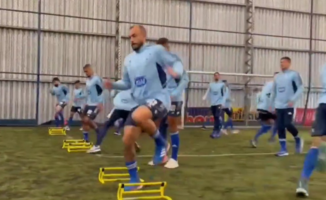 Treino do Cruzeiro na manhã desta quinta-feira (2) em Curitiba @ggaleixo / Cruzeiro