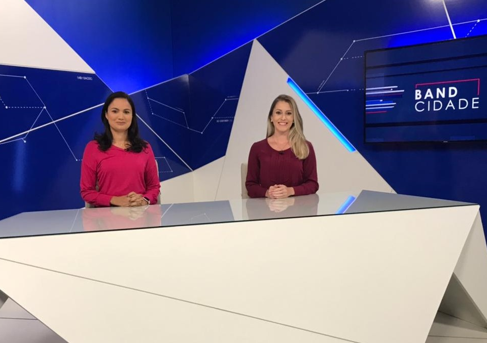 Caroline Rossasi e Debora Pedroso apresentaram o Band Cidade 2ª Edição Divulgação/TV Band Vale