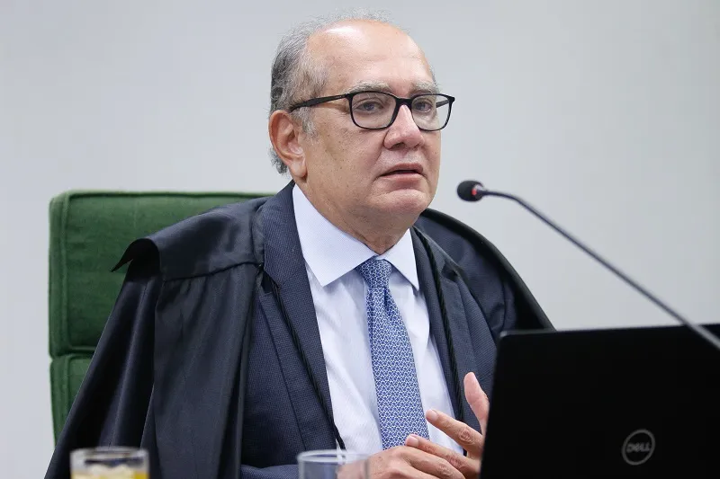 Ministro do STF ouve coro de fora Gilmar durante voo; veja o