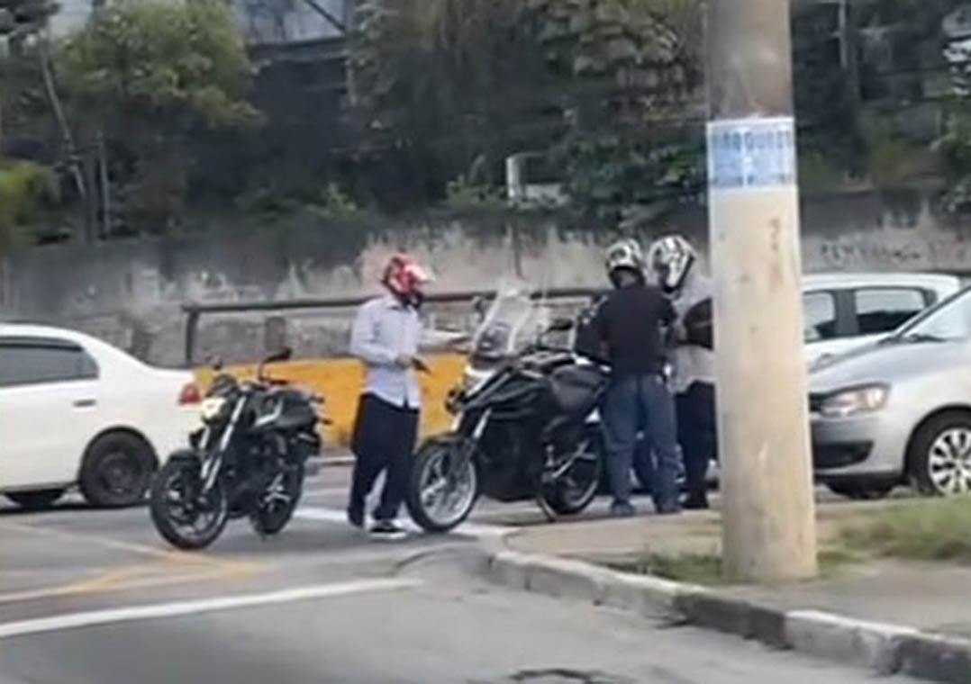 Vídeo: ladrões roubam moto de luxo em Diadema (SP)