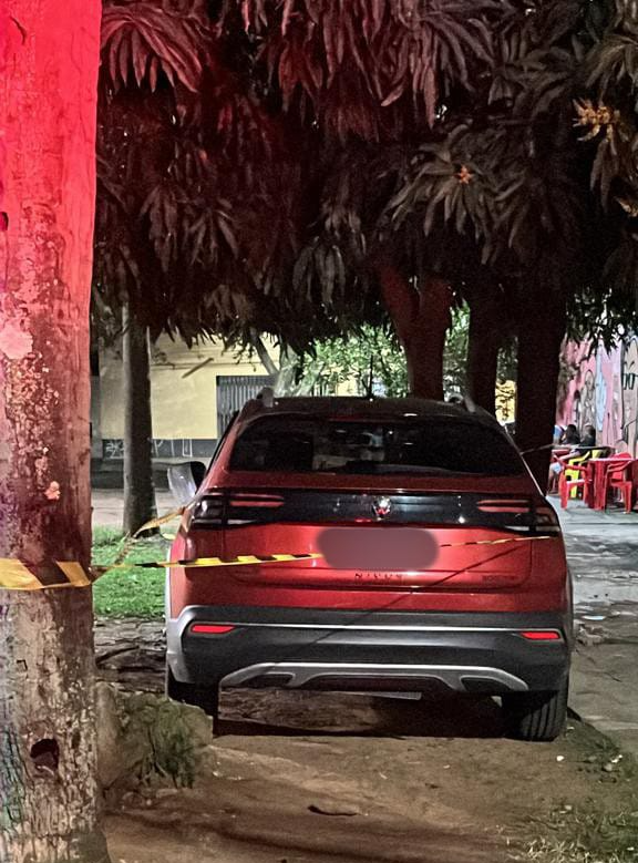 Carro colidiu contra árvore de praça  Divulgação/GM Campinas