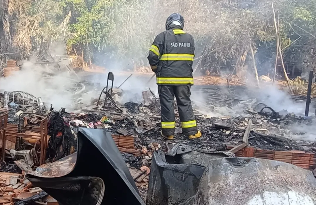 No momento do incêndio não havia ninguém na casa 