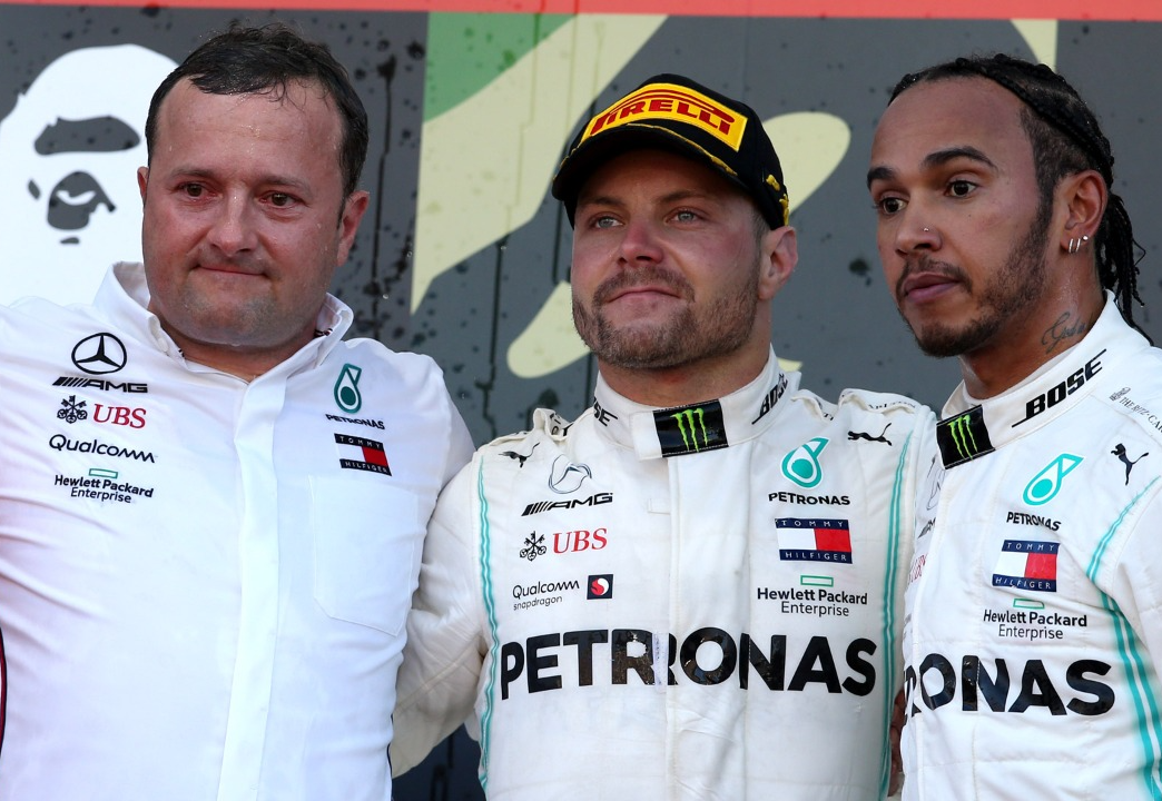 Eric Blandin (à esq.) com Bottas e Hamilton F1