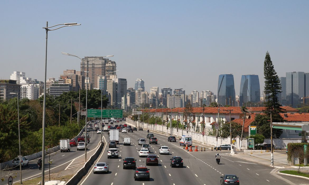 São Paulo suspende rodízio de veículos no final do ano; veja como ficará Rovena Rosa/Agência Brasil