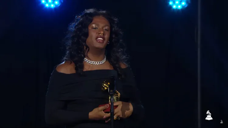 Liniker foi a primeira artista transgênero a ganhar um grammy latino