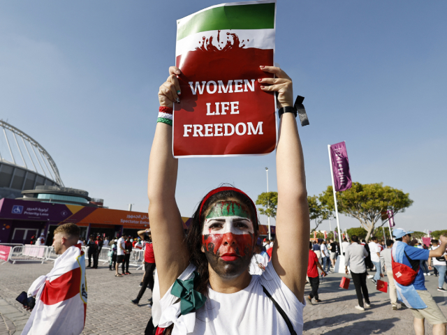 Torcedores do Irã protestaram contra o regime autoritário e repressão às mulheres HAMAD I MOHAMMED/Reuters