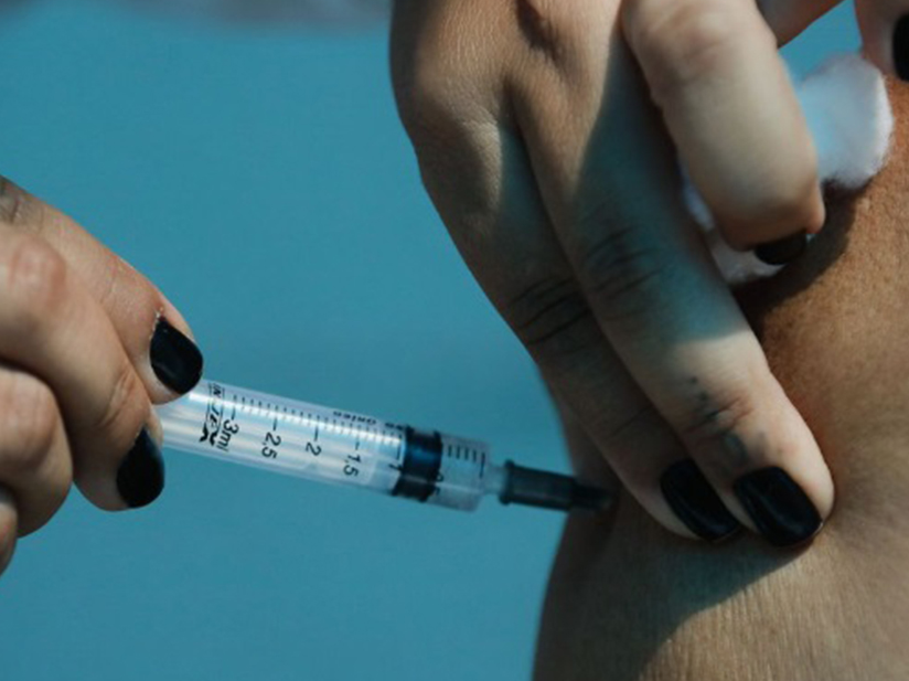 Na última semana, o Ministério da Saúde já tinha autorizado a mistura dessas vacinas nos municípios Agência Brasil