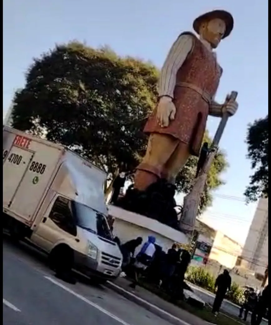 Polícia prende suspeito de atear fogo em estátua de Borba Gato