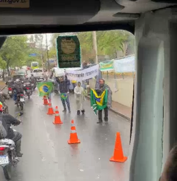 Manifestações antidemocráticas começaram na segunda-feira após o resultado das eleições Band Minas