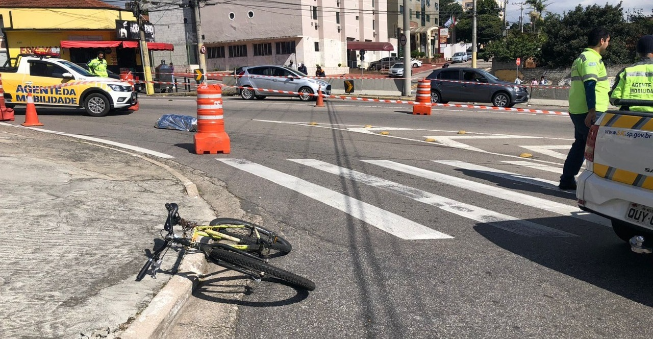 Homem morre após ser atropelado por caminhão em São José dos Campos TV Band Vale