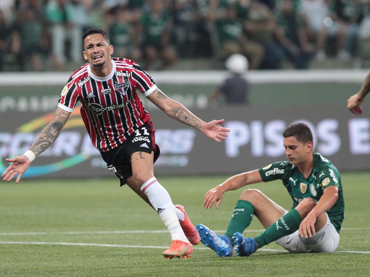 Luciano fez o segundo gol do São Paulo Divulgação / São Paulo