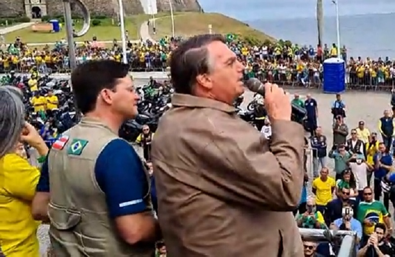 Bolsonaro diz que Brasil terá um dos combustíveis mais baratos do mundo