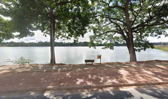 Homem teria se desequilibrado e caido na água Street View