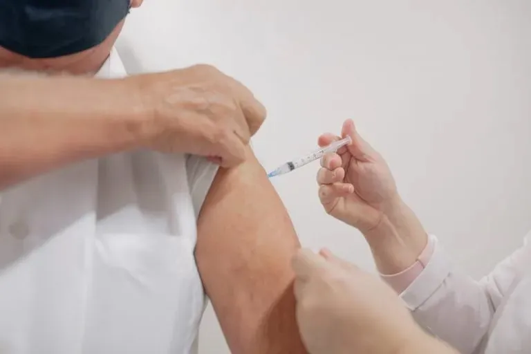 Taubaté inicia 4ª dose de vacina contra Covid para pessoas com 30 anos ou mais 