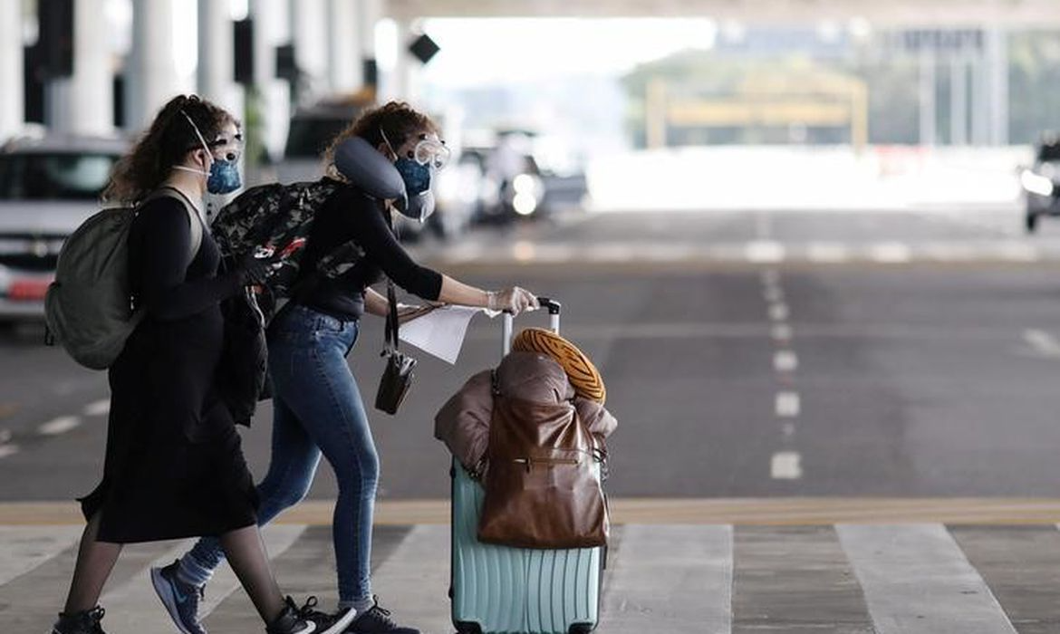 Para viajantes brasileiros ou estrangeiros que queiram entrar no Brasil por via aérea Foto: Reprodução/Reuters