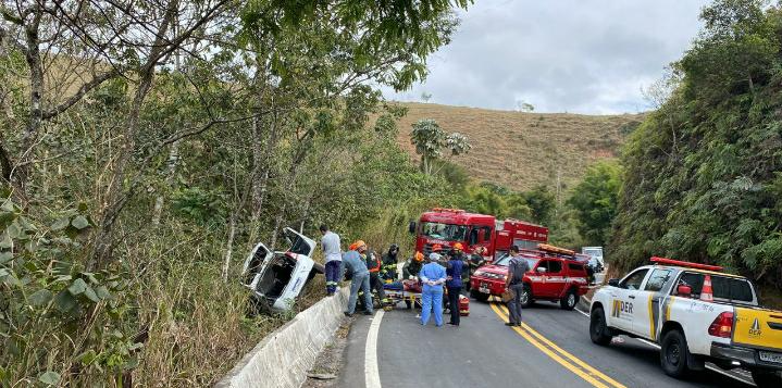 Motorista capota carro na SP-50 em Monteiro Lobato  Reprodução/ Redes Sociais 