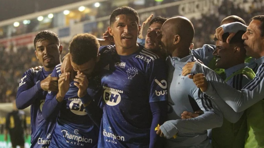 Cruzeiro bate o Criciúma fora de casa e se isola na liderança da Série B