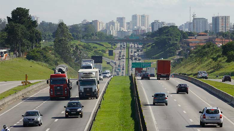 Tiradentes: Rodovias terão movimento intenso no Vale do Paraíba e Litoral Norte Feriado de Tiradentes: Rodovias terão movimento intenso no Vale e Litoral