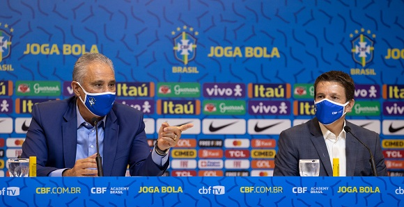 Tite e Juninho Paulista em entrevista coletiva na sede da CBF Lucas Figueiredo/CBF