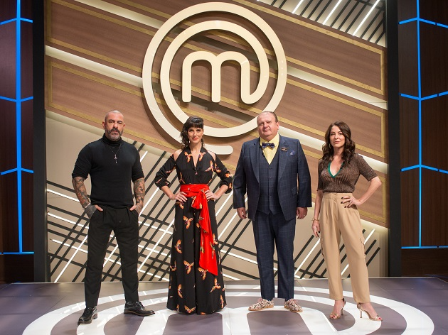 Os jurados e Ana Paula Padrão em clique da 8ª temporada do MasterChef, em 2021