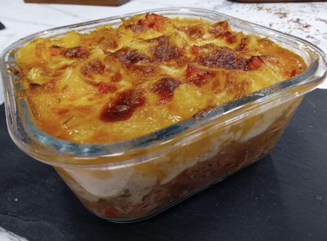 Gratinado de carne louca com mandioca | Band Receitas