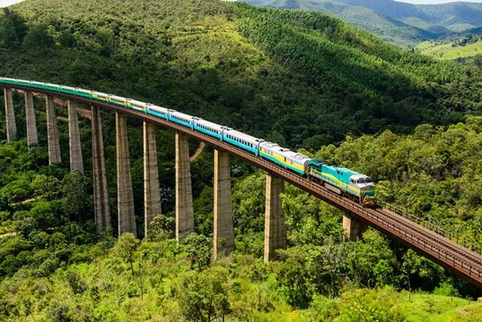 O percurso por algumas estações foi interrompida após fortes chuvas atingirem o estado Divulgação/Vale