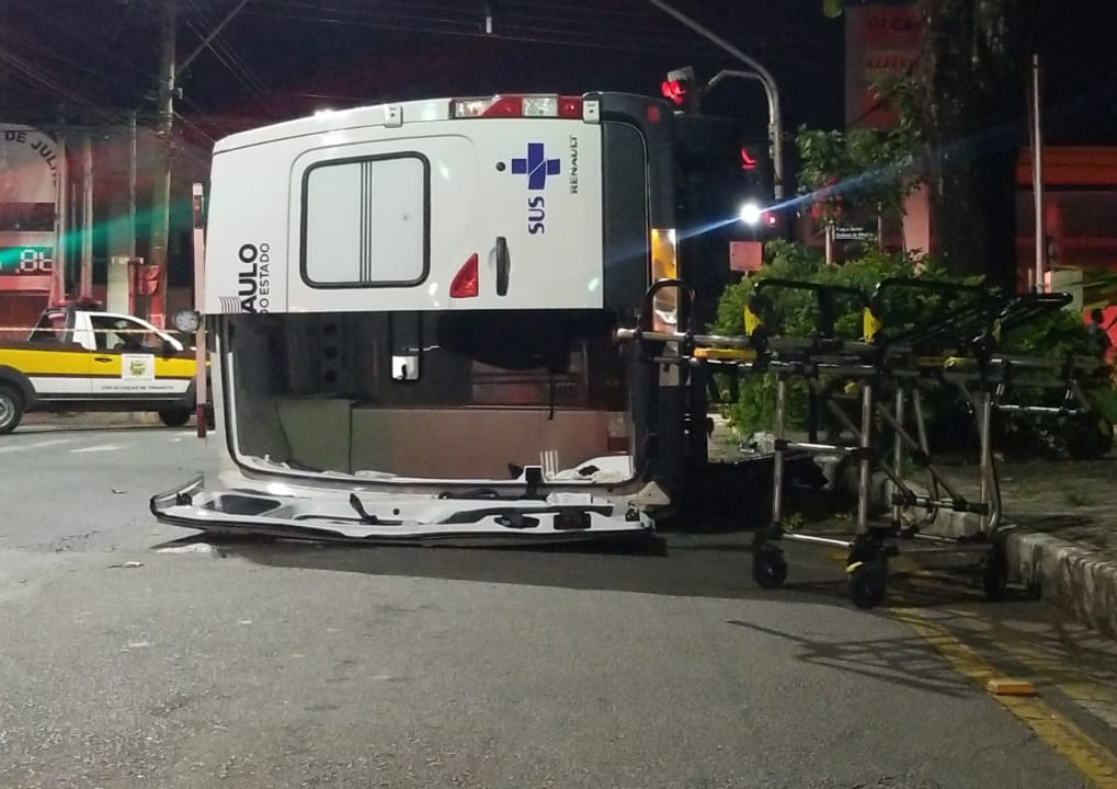 Acidente com ambulância mata paciente com Covid-19 em Taubaté Rauston Naves/Vale Urgente