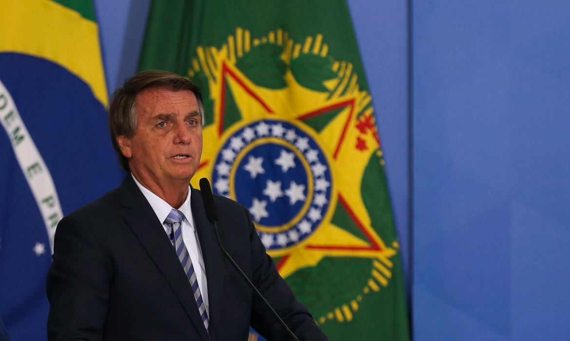 Bolsonaro sanciona limite do ICMS do combustível, mas veta ajuda a estados Foto: Agência Brasil 