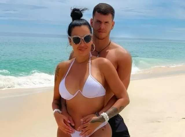 Ariadna Arantes e Kaique Santos terminam o namoro após quatro meses. Reprodução/Instagram