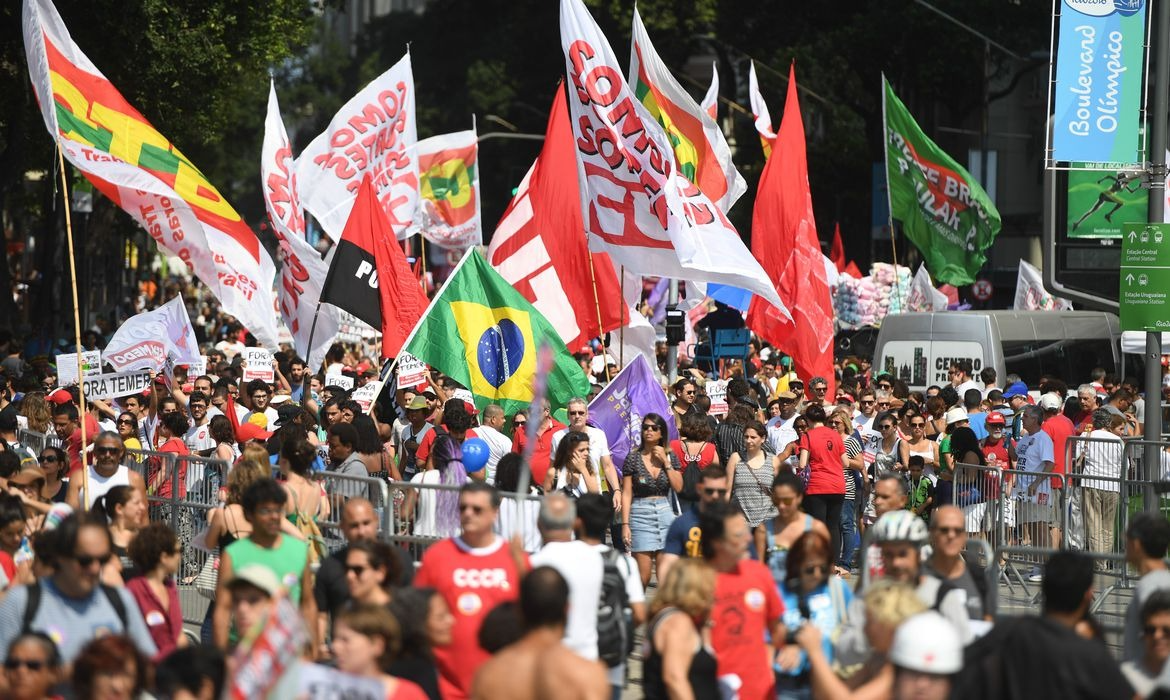 Para Oinegue, chegou o momento deixar a polarização de lado e focar em projetos  Foto: Agência Brasil 