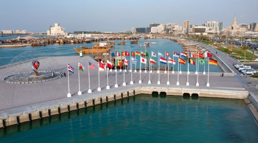 Doha tem hasteadas as bandeiras das 32 seleções classificadas à Copa