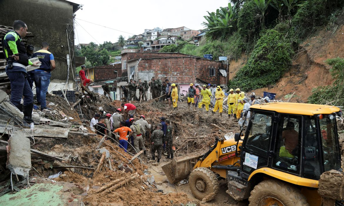 Passa de 128 mil o número de pessoas sem casas por conta dos temporais.  Foto: Reuters